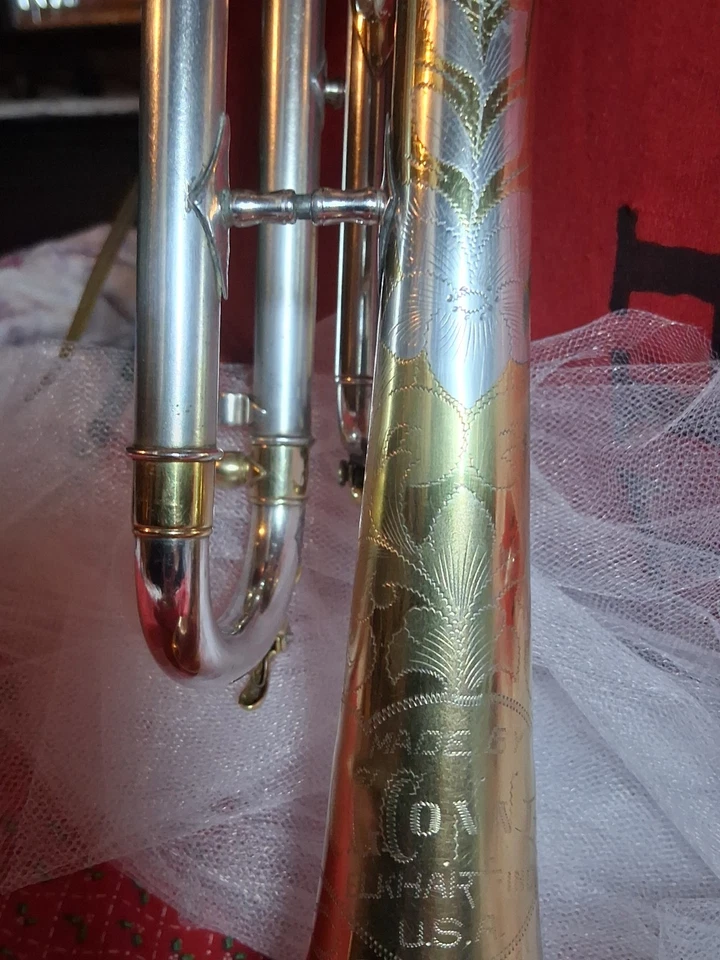 CG.CONN Deluxe 2 TONOS ACABADO 22Bb especial 1925 grabado por STENBERG. Foto 3 de 4