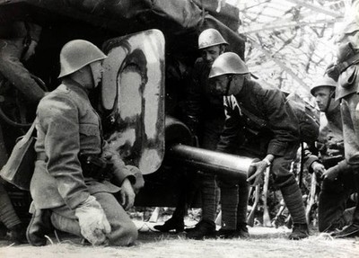 WWII Dutch frontier guards a camouflaged gun Dutch German border Old Photo