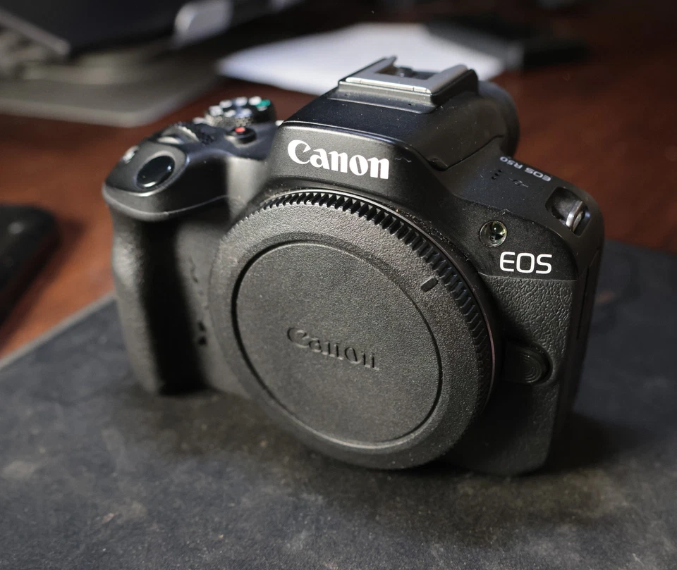 Canon EOS R50, photo 3 of 5