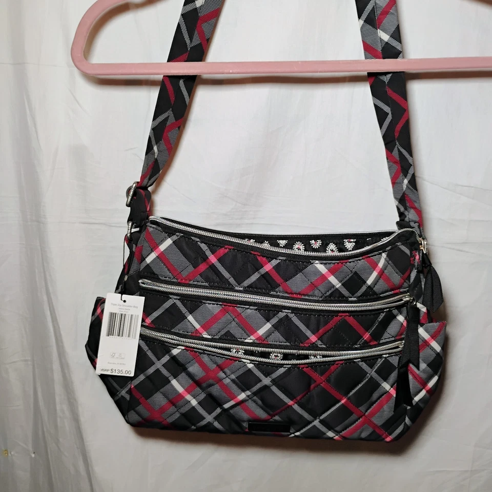 NOVA Bolsa de Ombro Vera Bradley com Zíper Triplo – Xadrez Paris – Acolchoada Transversal - Imagem 2 de 4