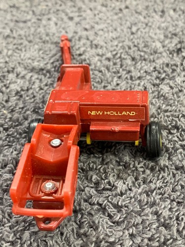 Ertl Diecast Farm Toy New Holland Hayliner Square Hay Baler 1:64 - Picture 6 of 9