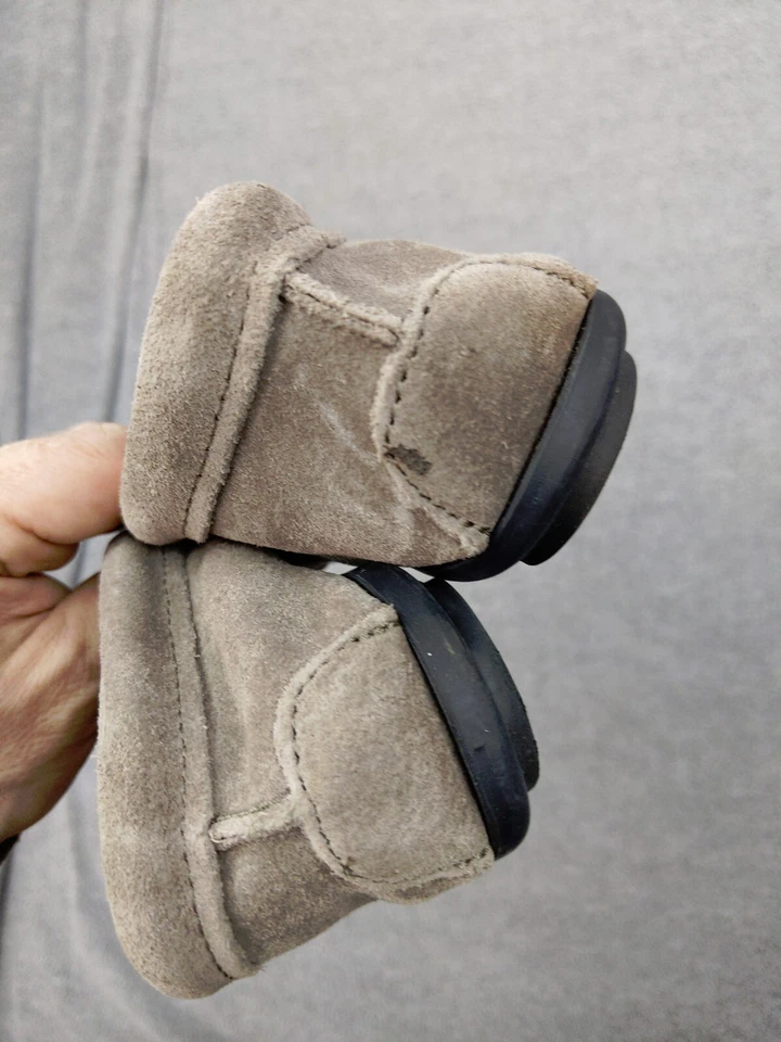 Minnetonka Suede Kilty Slipper womens 7.5 Grey Moccasin Hardsole - Image 3 of 4