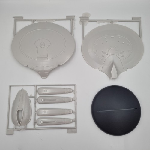 AMT/ERTL 8787 STAR TREK U.S.S. Enterprise Flight Display Vintage 1995 Model Kit - Picture 6 of 7