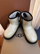 UGG Australia Big Kids Girl Classic Clear Mini II Boot, NATURAL, Size 5