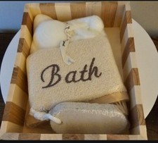 A 4-piece bath set
