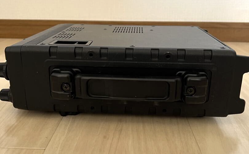 Yaesu FT897D 50 144 430 MHz HF/VHF/UHF SSB FM AM CW 100W Transceiver