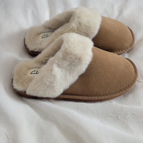 Pantofole donna Clarks marroni foderate in pelliccia sintetica da interno/esterno taglia 7 nuove con scatola - Foto 1 di 6