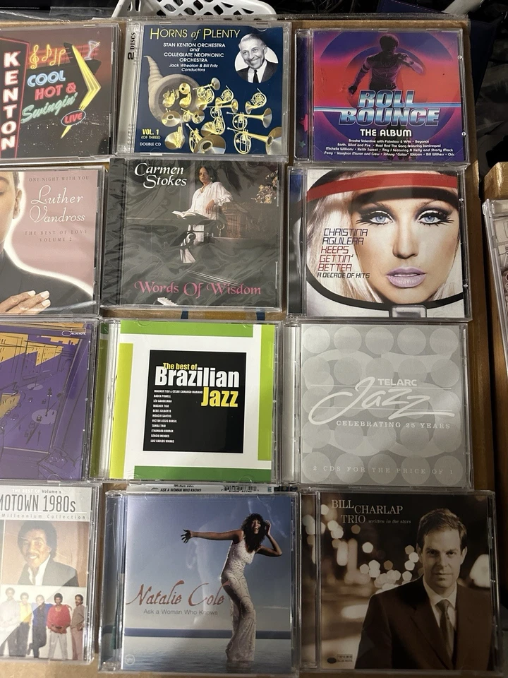 Lot of 20 Pop R&B Jazz Motown CDWhitney, Luther Vandross, Santana, Nelly Furtado Foto 3 de 4