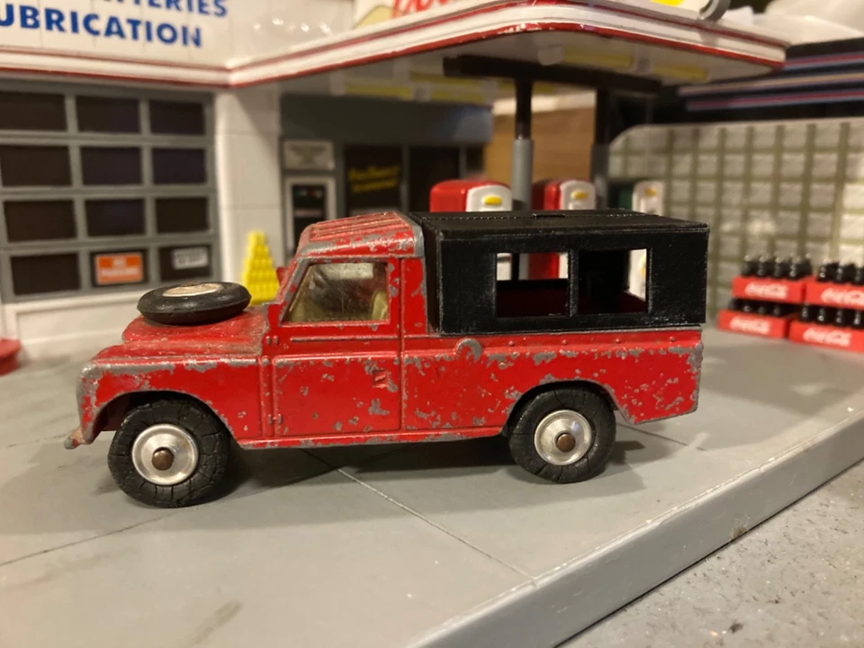 Vintage 1960’s Corgi Toys Diecast Red Land Rover 109 W.B. Made in Great Britain - Image 2 of 4