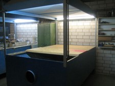 Schleiftisch bzw. Absaugtisch für Schleiflacke zw.