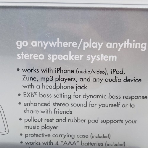 iHome Portable Travel Speaker System iHM3 Works With iPhone, iPod, Zune & MP3 - Picture 5 of 12