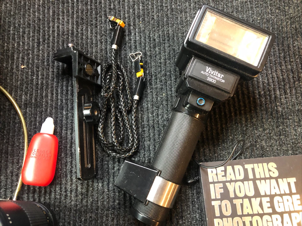 🔥Lot Of Camera Stuff Vivitar Kalimar Sears Flashes, Film, Lenses, & Misc - Image 2 of 4