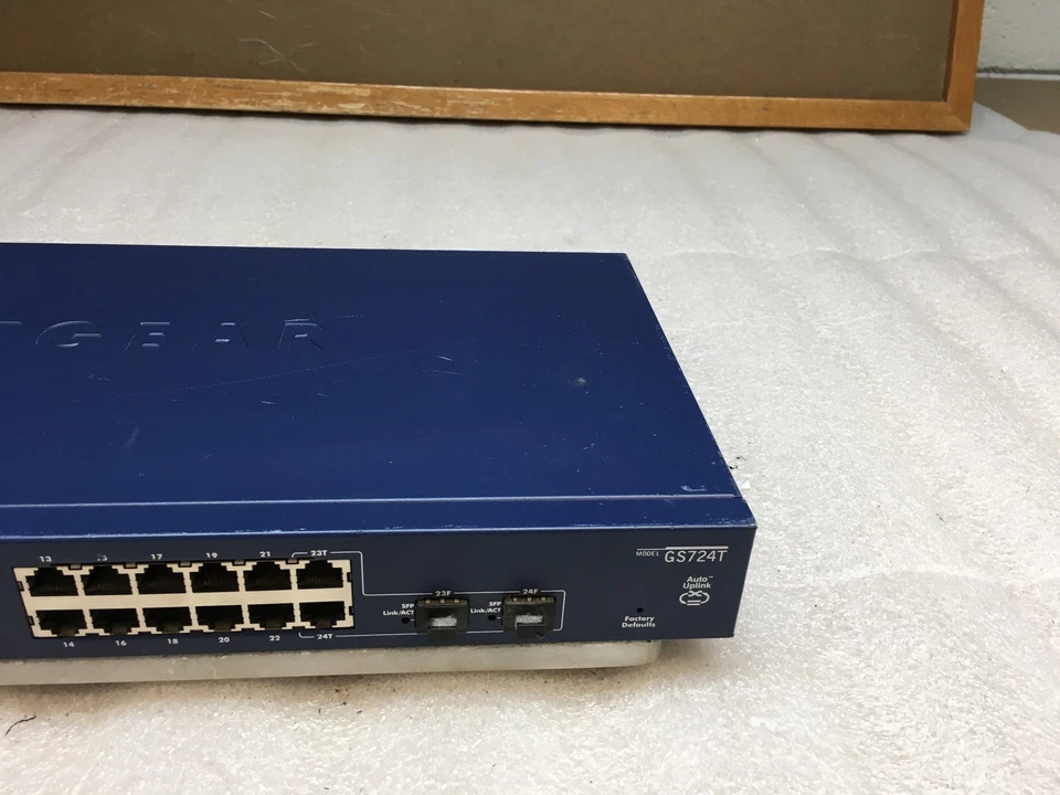 Netgear ProSafe GS724T v3 24-Port 10/100/1000 Mbps Gigabit Smart Switch - Image 3 of 4