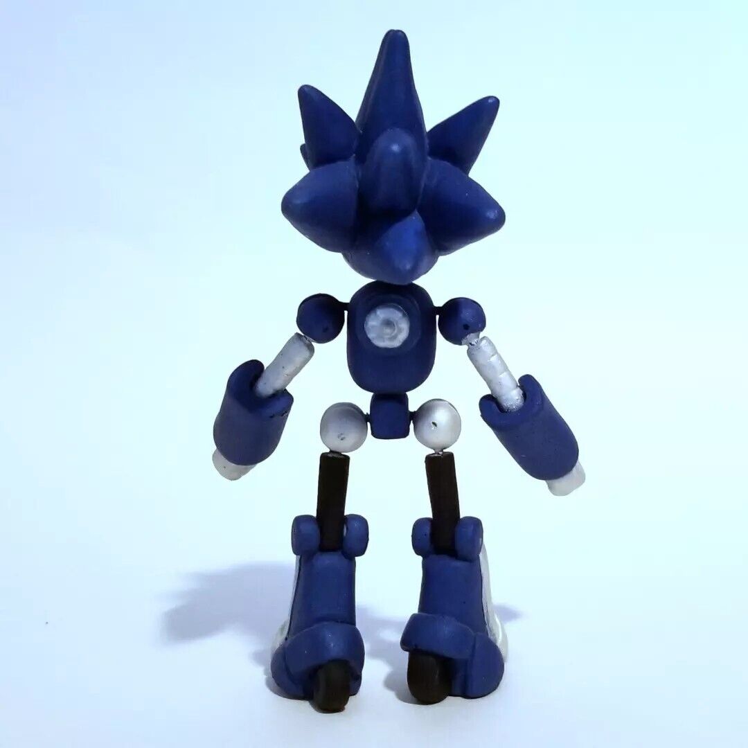 A unique mecha sonic design