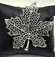 Vtg Signed Sara Coventry Maple Leaf Fall Autumn Brooch Silver Tone Open Work Pin