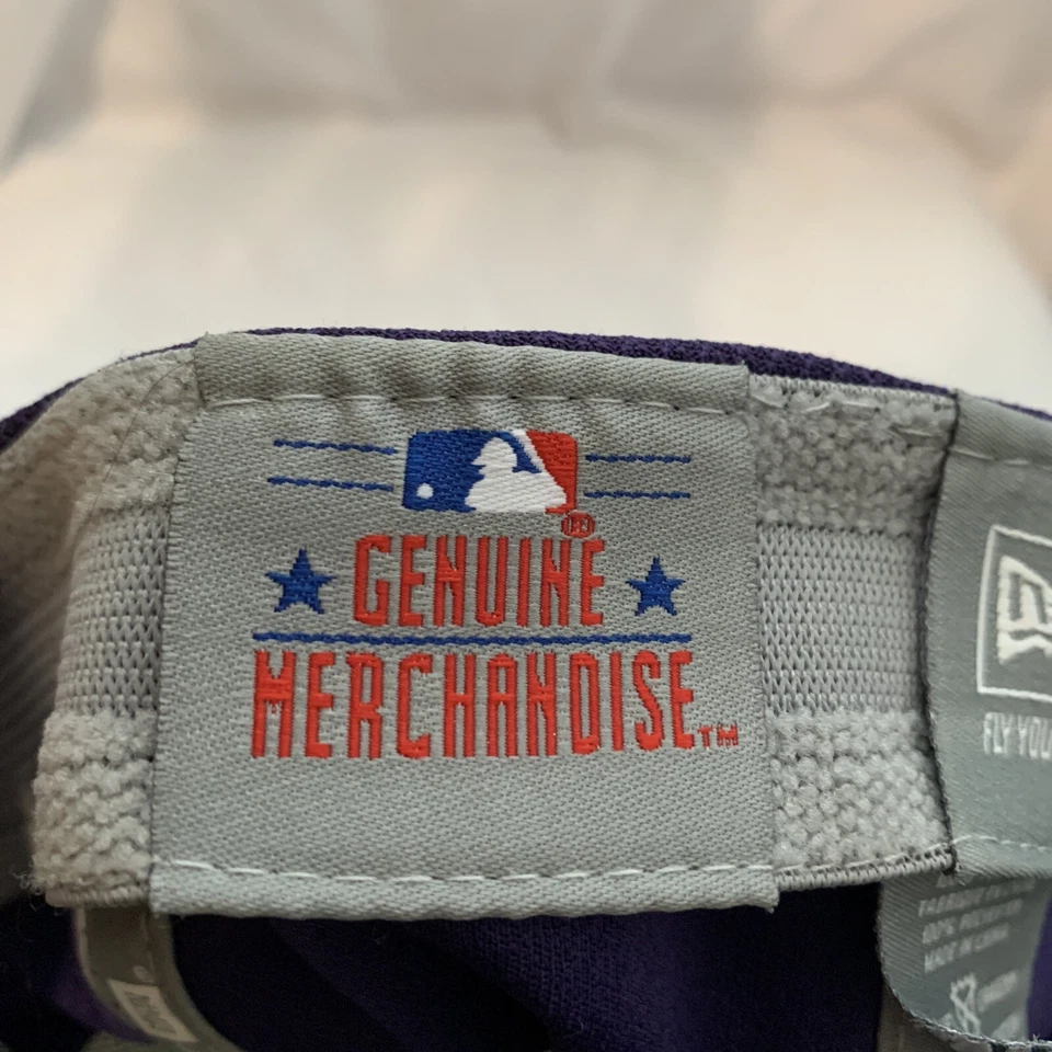 Colorado Rockies Arenando 2015 Gold Glove With XL Fitted New Era 39 Thirty Cap - Image 3 of 4