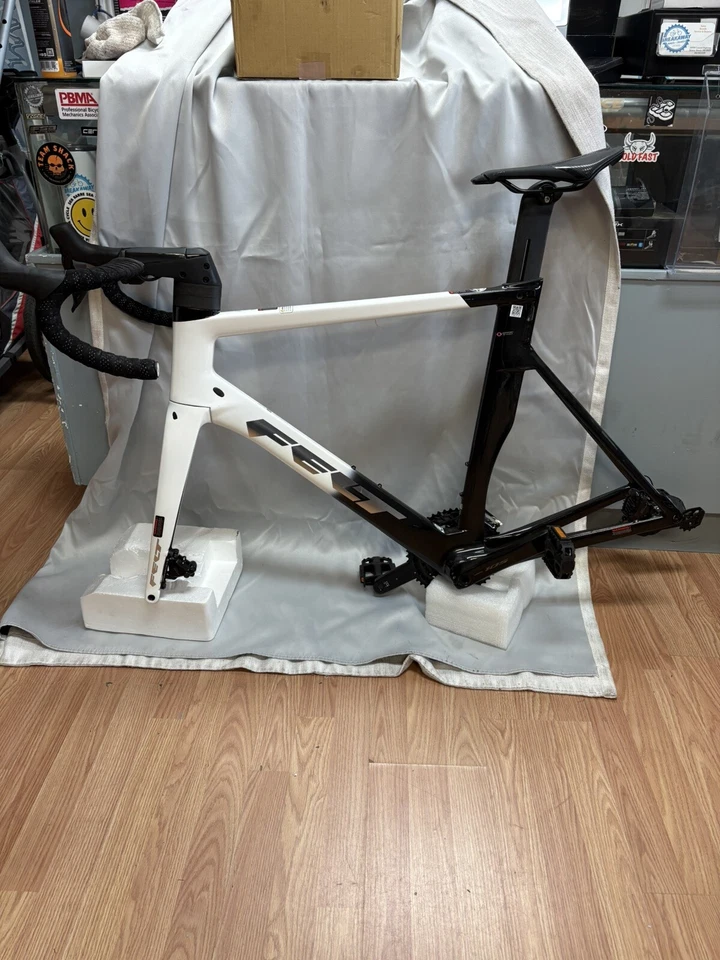 Cuadro Felt AR Advanced 105 Di2 talla 58 + Foto 2 de 4