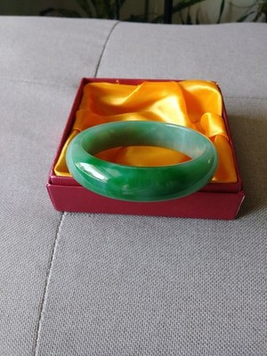 echter grün gepunkteter tiefer grüner Jade Jadeit Armreif 55 mm/6,75 Zoll/59,1 g
