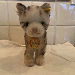 Vintage Steiff  “ Tabby” Cat All Tags Button Germany 2700/17 Larger Tabby