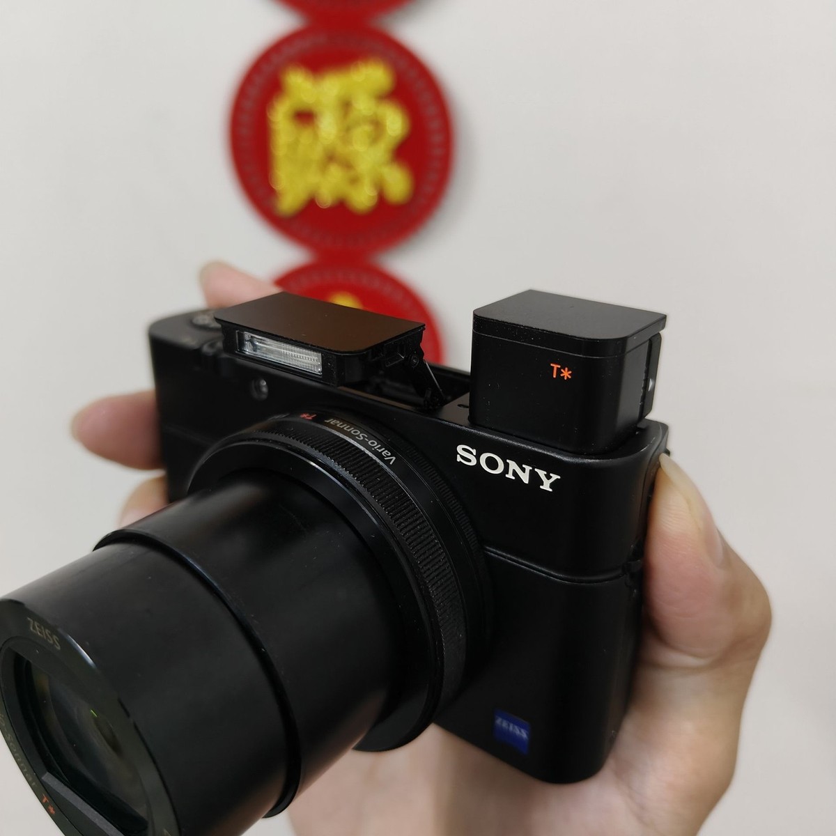 Sony DSC-RX100 III RX100M3 20.1 MP 2.9x Zoom Digital Camera