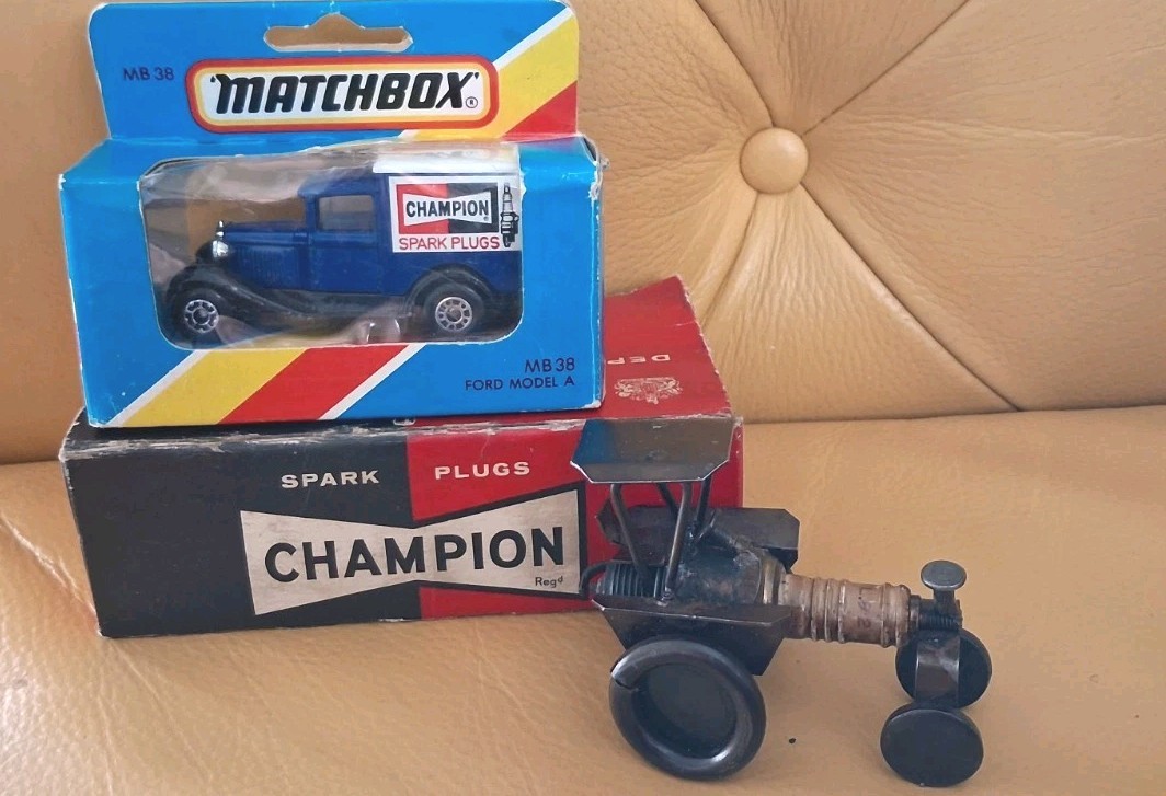 Matchbox MB38L Ford E150 Van 2002 - Troop 1 Flea Market, Scala 1/64, Nuovo Mint In Scatola - Foto 1