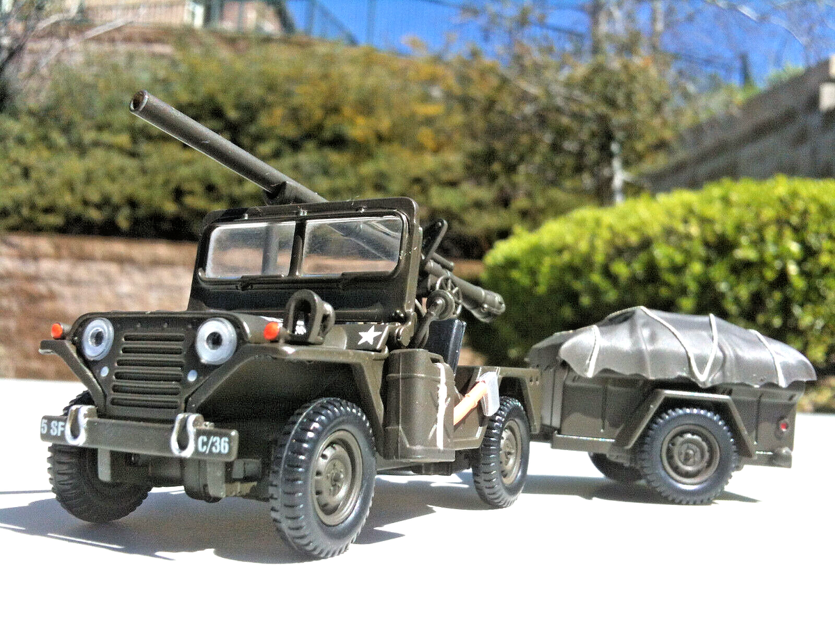 CORGI 1/64 M1A1 エイブラムス US.ARMY 2台まとめ売り Sold at Auction: Corgi M1A1 Abrams military tank US Army in