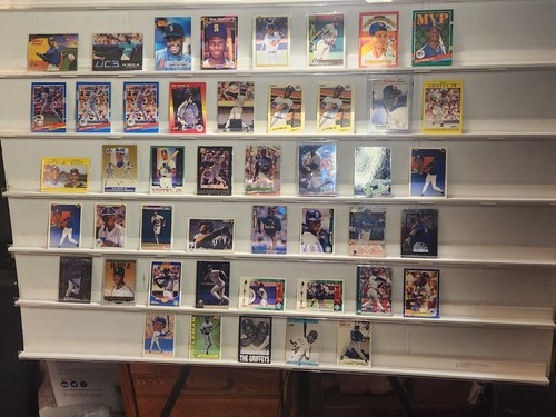 B - Ken Griffey, Jr. HOF! Large 45 card lot! Multiple brands and years - Picture 3 of 10