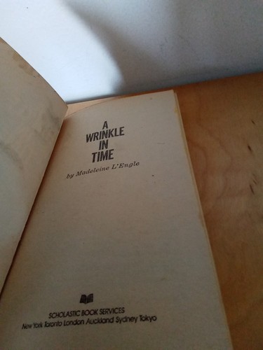 A WRINKLE IN TIME---Madeleine L'Engle---PB---SCHOLASTIC BOOK SERVICES---1962 - Picture 5 of 6