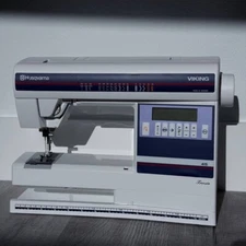 Husqvarna Viking Freesia 415 electronic sewing machine
