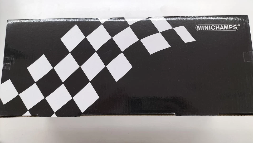 【Mini car】 MINICHAMPSVM KARMANN GHIA 19701/18 scale car from Japan - Image 4 of 4