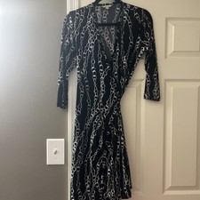 Banana Republic black and white chain print wrap dress Size S