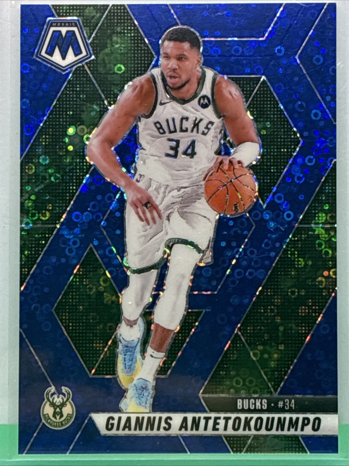 2024-25 Panini Mosaic - Giannis Antetokounmpo #13 Blue Mosaic Disco Prizm /85