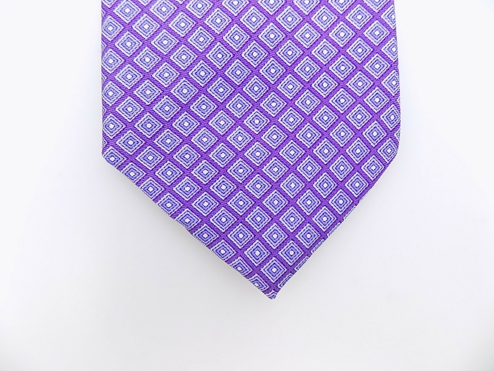 Bloomingdale's Men's NWT 100% Silk Classic Neck Tie Purple MSRP $59