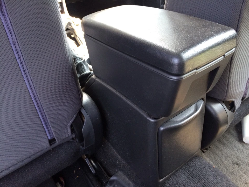 Portavasos trasero doble Subaru Impreza 2005-2007 negro Foto 2 de 4