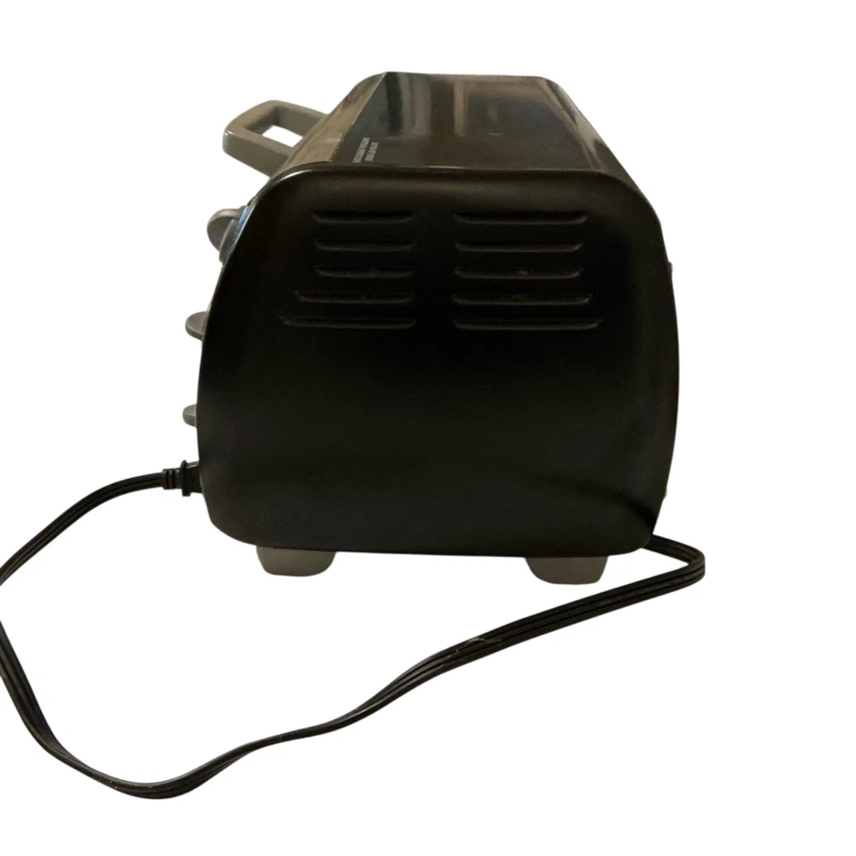 Black and Decker Toaster TRO49B Type 1 4-slice 1200 watt Oven Baking Broiling - Image 3 of 4