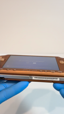 Sony PSP-2000 PSP2000 Console Bronze Region free w/pouch, 32MB