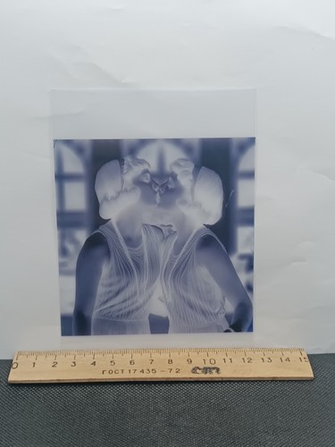 4##Photo negative film - Kissing women - Lesbian couple - Love - Kiss - Picture 3 of 3