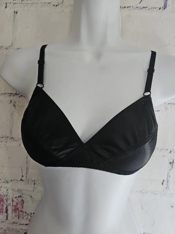 Lily Of France Black Wireless Seamed Bra Size 34A Adjustable Straps #0870504 - Image 2 of 4