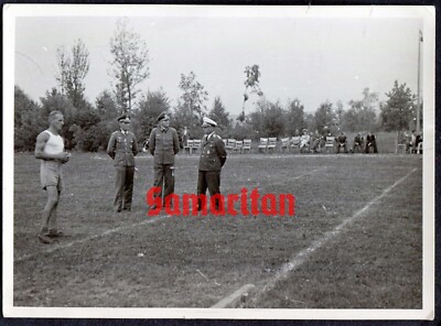 D10/4 WW2 ORIGINAL PHOTO OF GERMAN WEHRMACHT OFFICERS WITH DAGGER