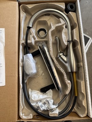 Delta Leland Single-Handle Pull-Down Sprayer Kitchen Faucet in Arctic Stainless