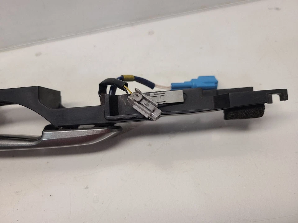 Infiniti G35 (sedán) 2007-08 pasajero delantero derecho manija exterior con llave Foto 3 de 4