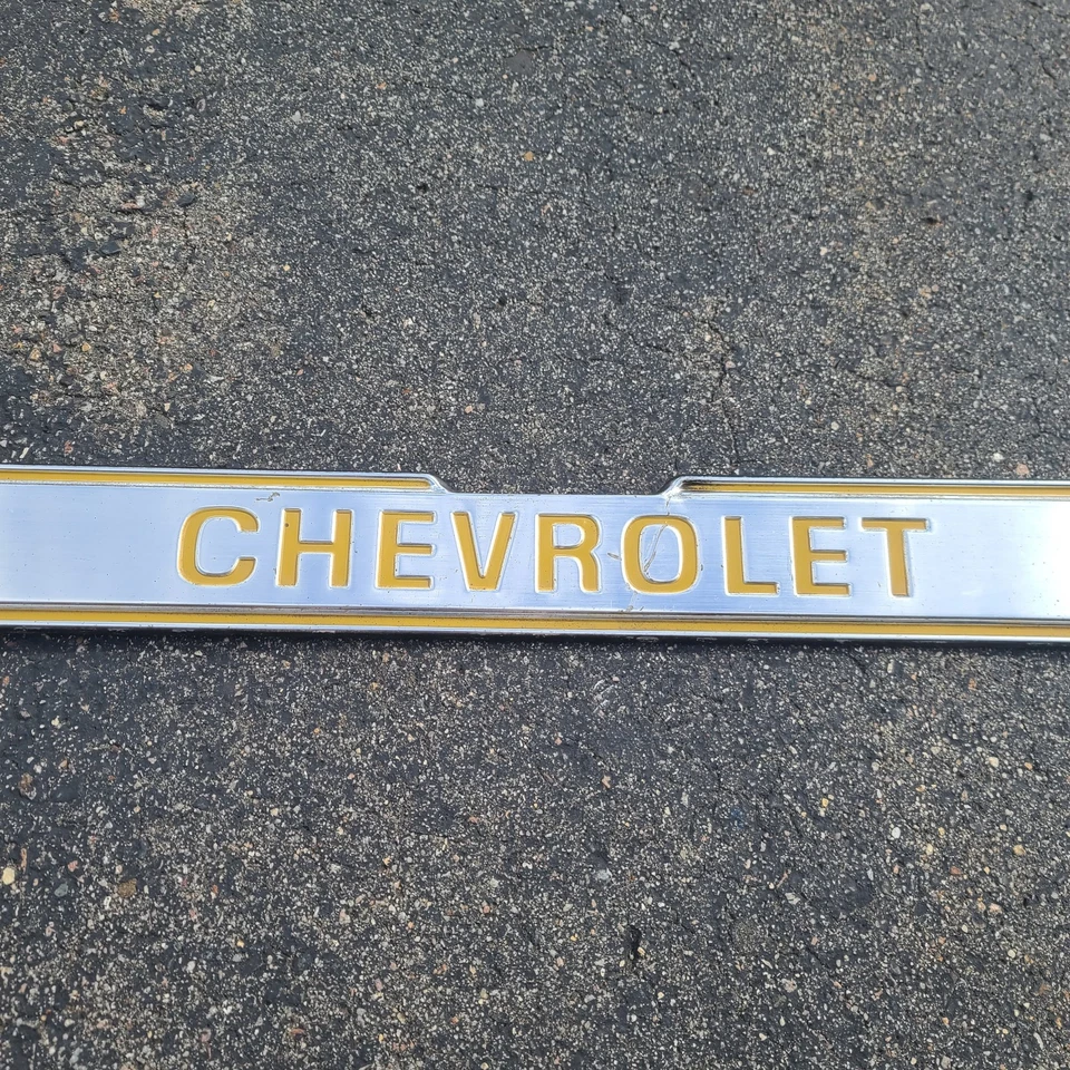 1977 Amarelo Apenas Um Ano! PAINEL DE ACABAMENTO ESTREITO DA TAMPA DA CAÇAMBA DE ALUMÍNIO CHEVROLET C10 C20 - Imagem 2 de 4