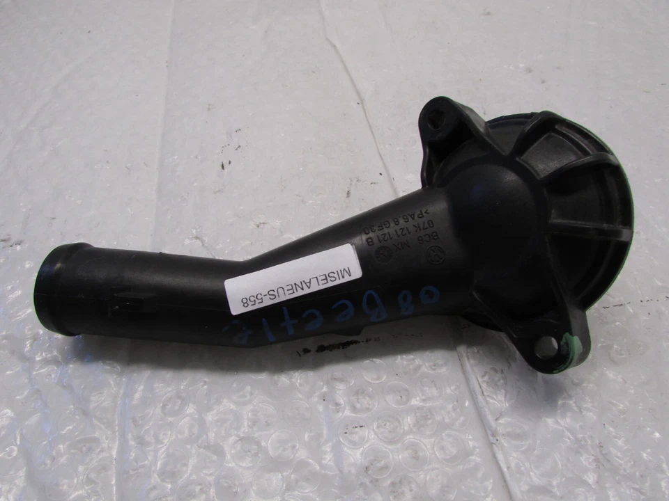 Carcasa termostato refrigerante Volkswagen Beetle 2008-2015 OEM 07K121121B Foto 4 de 4