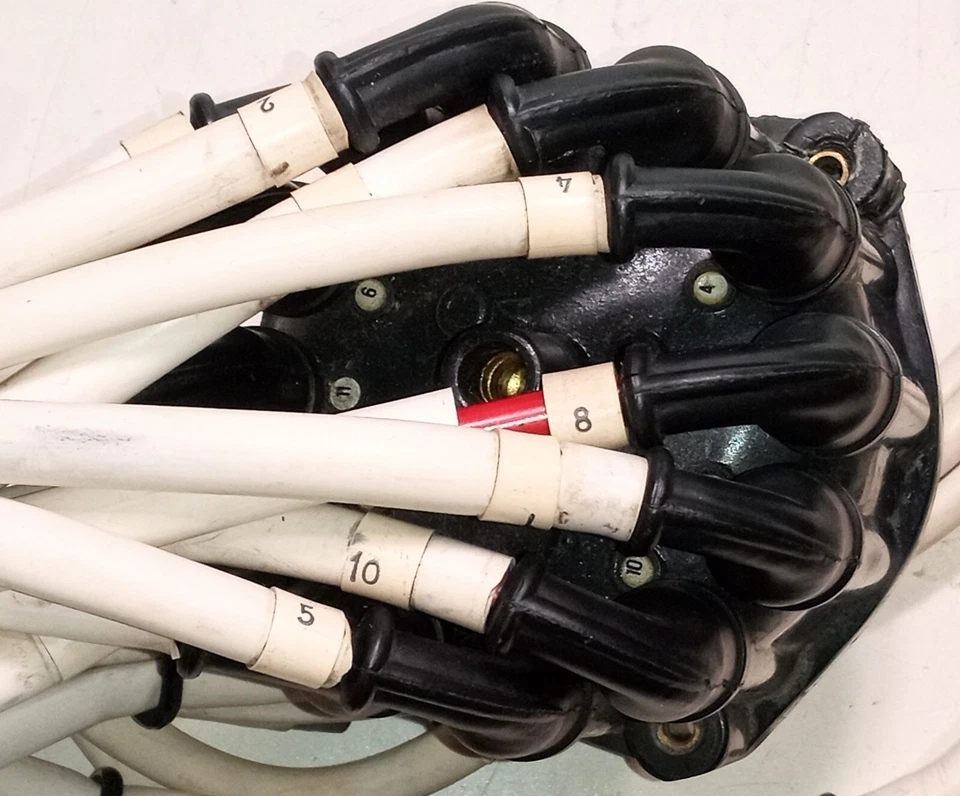 Cables de bujía de encendido del motor Ferrari 512_tapa del distribuidor_365 GT4 BB_9500043 Foto 2 de 4