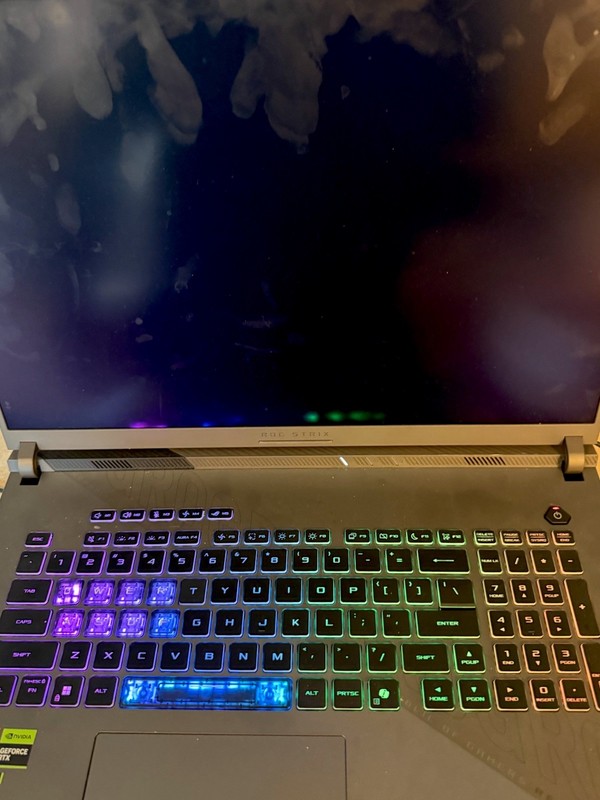 VERY GOOD Gaming Set Up: Asus ROG Strix G18 Laptop 1 TB - accessories included