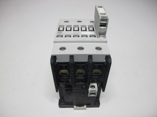 General Electric CL07A300M Contactor GE 100 Amp 600 V AC 3 PH 60 HP 45 KW CL07 N - Picture 10 of 10
