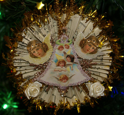 Viktorianische Weihnachtsengel mit Glocke Schrott Ornament Handarbeit nostalgisch alte Welt