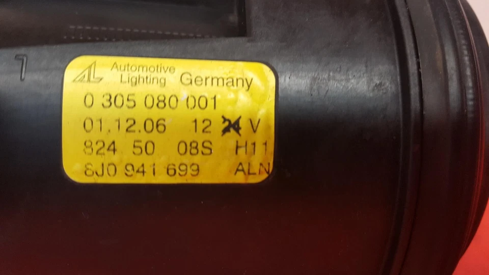 2007 AUDI TT 3 DOOR COUPE PASSENGER FRONT FOG LAMP - Image 2 of 4