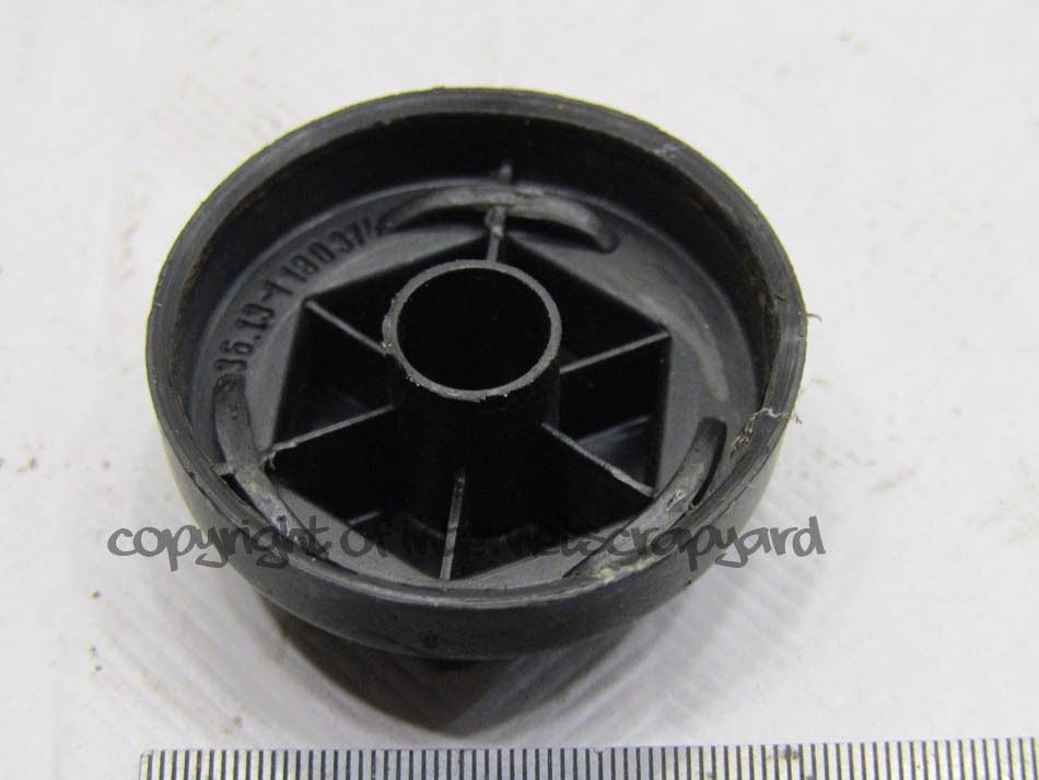 BMW 7 series E38 9104 V8 locking wheel nut cover trim plastic cap