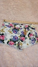 NWT Forever 21 Premium Denim Women's White Cotton Floral Low Rise Shorts Size 28